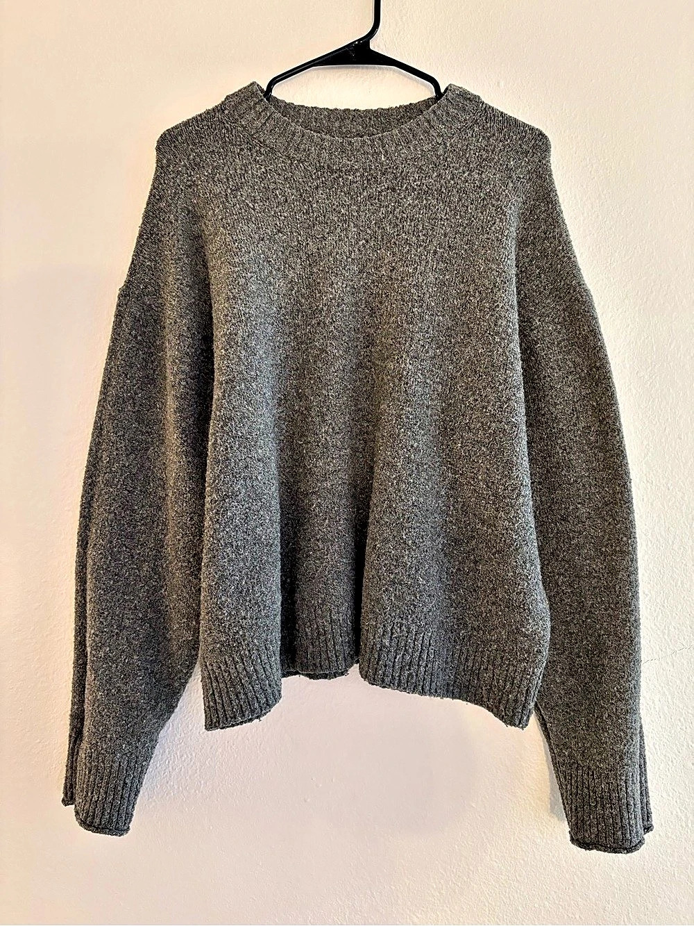 American Eagle Crewneck Sweater in Gray Size Large Like New